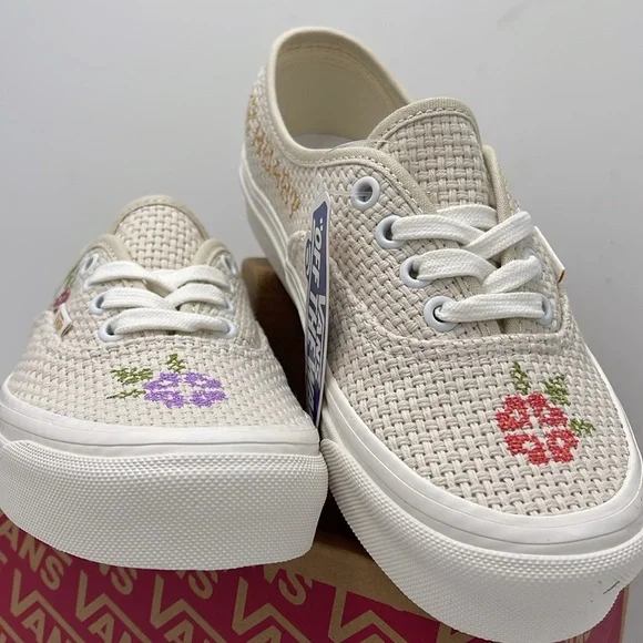 Vans WMNS Cream Floral Sneakers Authentic 44 D
Stitched Together Classic - Picture 5 of 16
